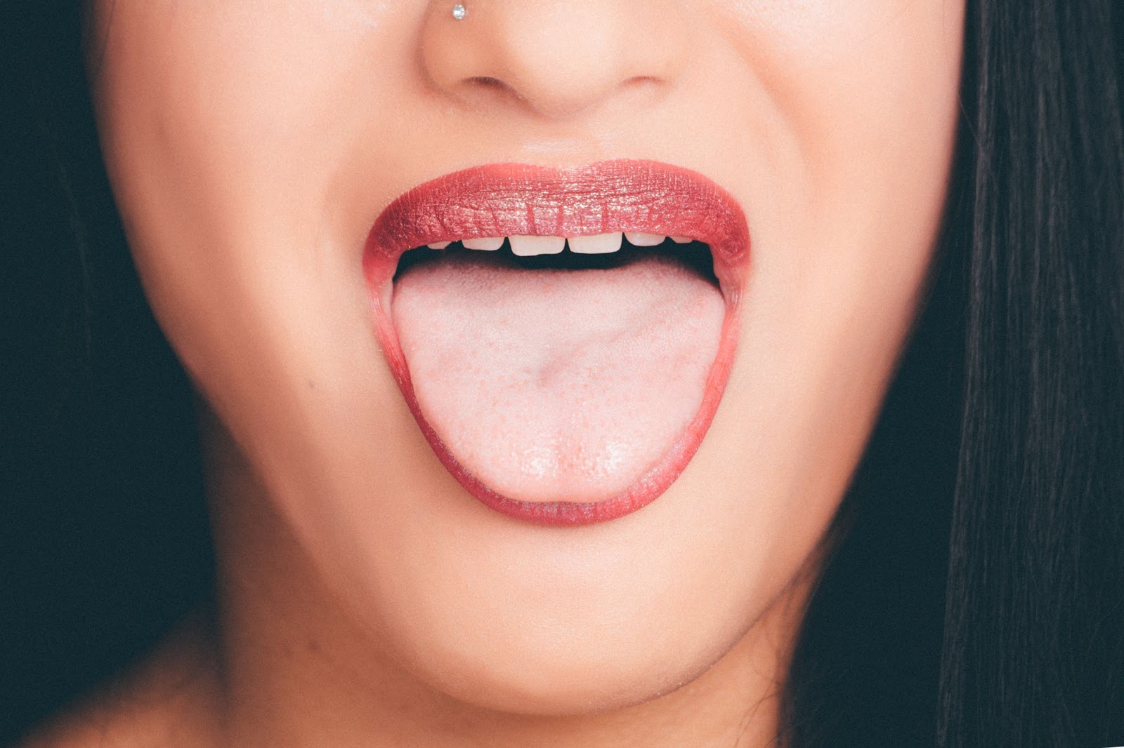How to Brush Your Tongue: Best Tips and Brushes